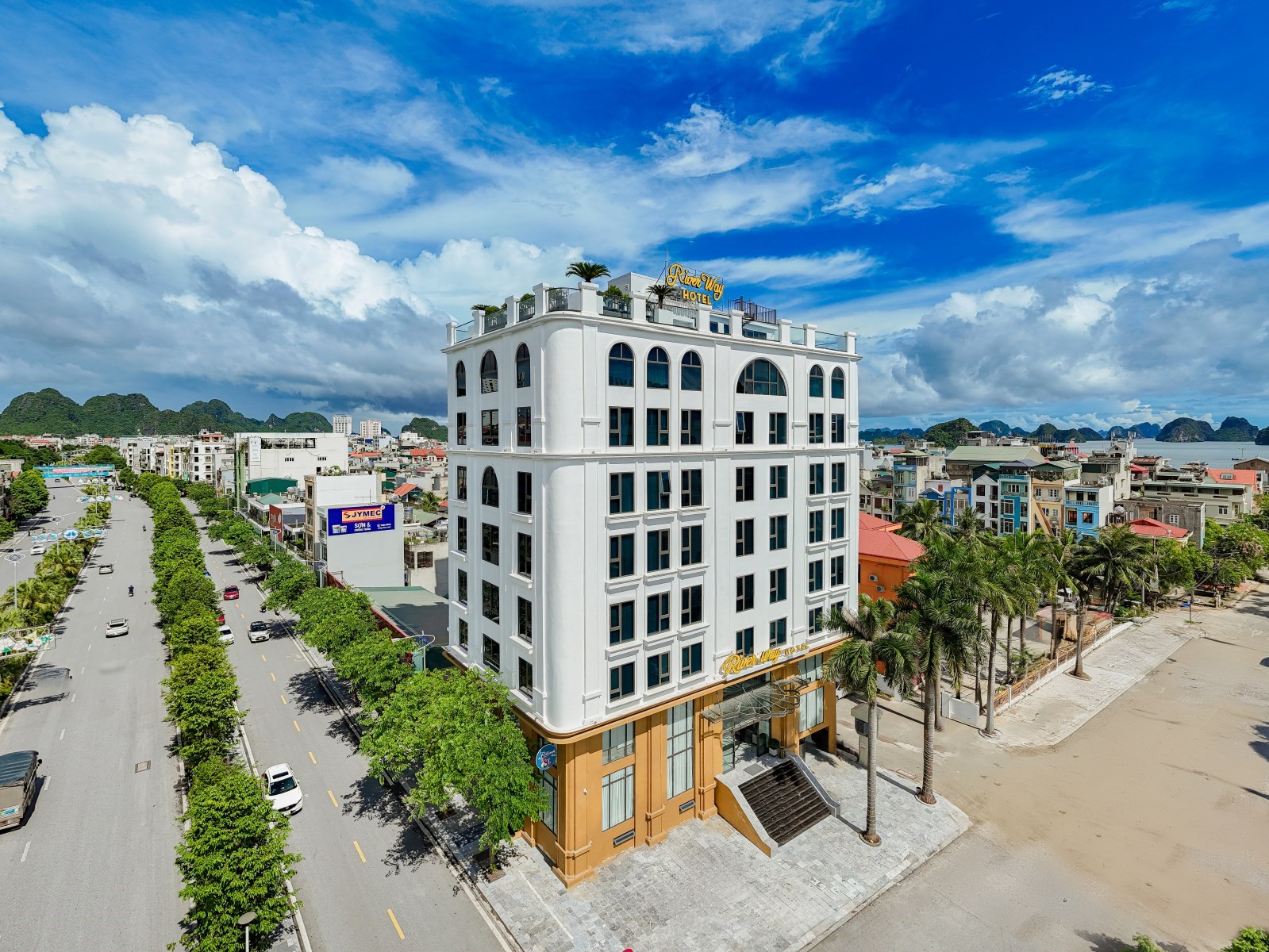 CHÀO ĐÓN QUÝ KHÁCH ĐẾN VỚI  RIVER WAY HOTEL