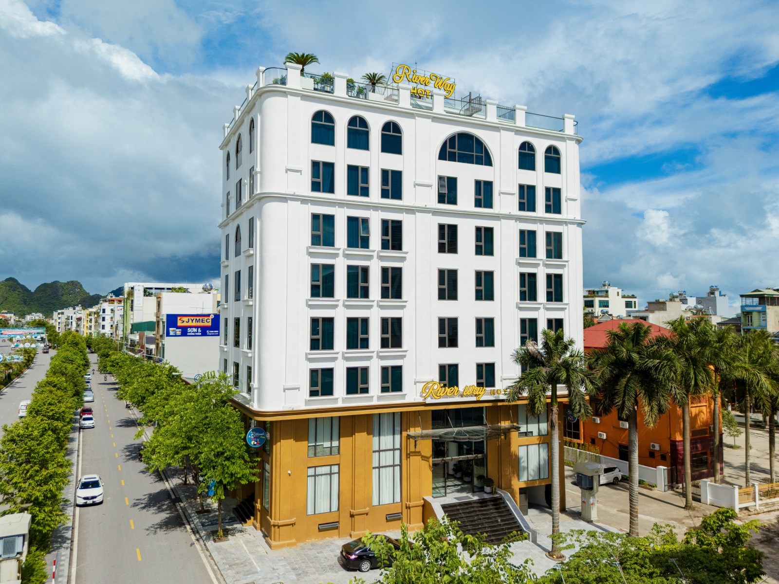 CHÀO ĐÓN QUÝ KHÁCH ĐẾN VỚI  RIVER WAY HOTEL